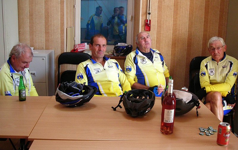 2011-06-16 56 La Longere - La cote de Soye on verra apres le rose.JPG